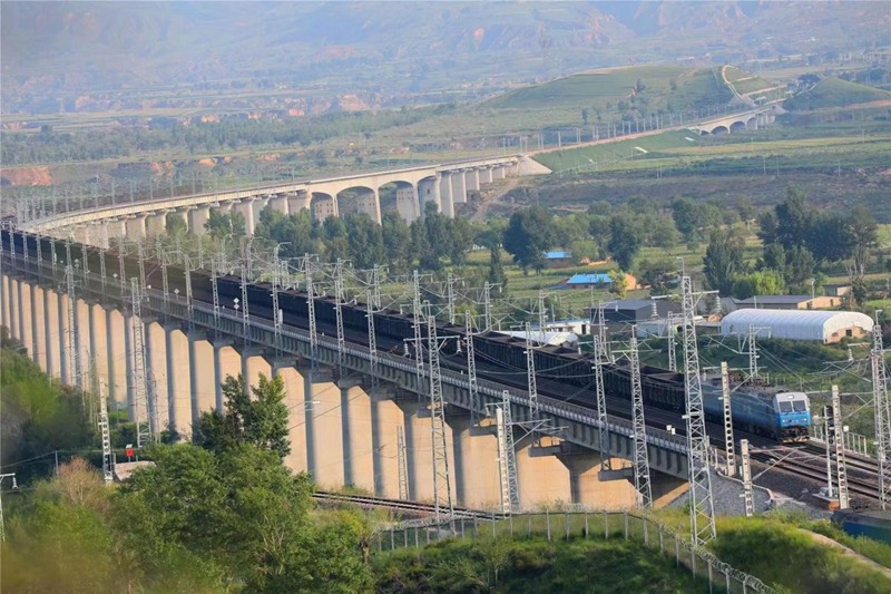 浩吉鐵路沿線風(fēng)景。