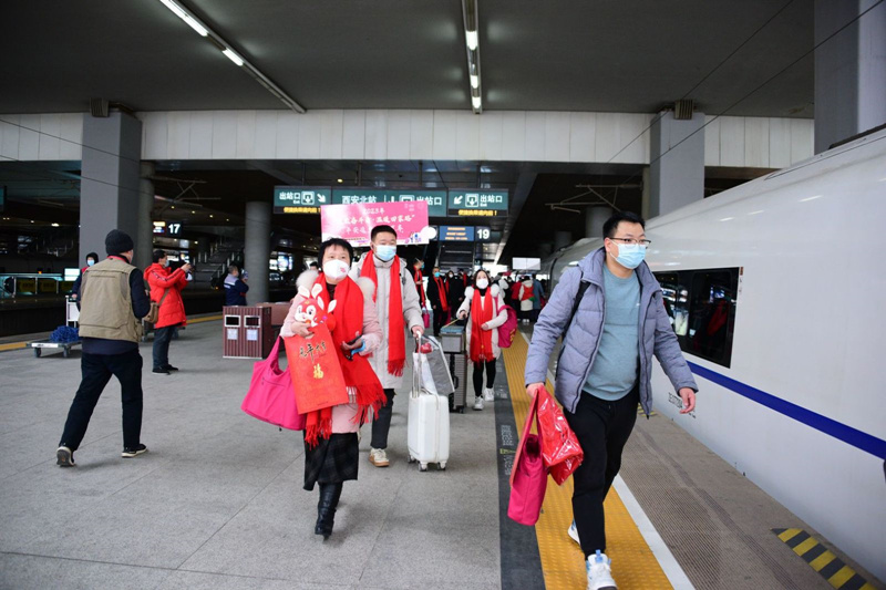 300余名在陜務工人員將免費乘坐D4207次高鐵列車回家過年。國鐵西安局供圖