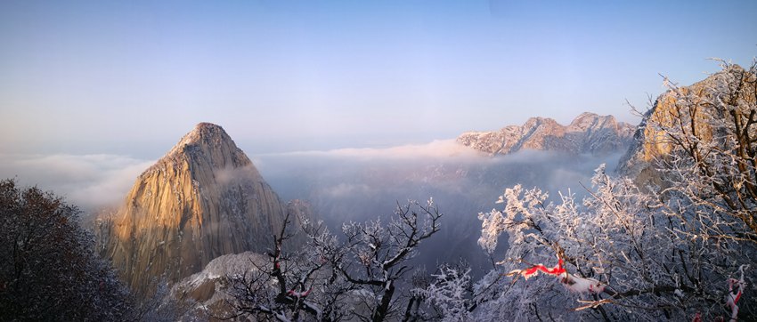 雪霽初晴 華山巍峨美如畫。左小峰 攝