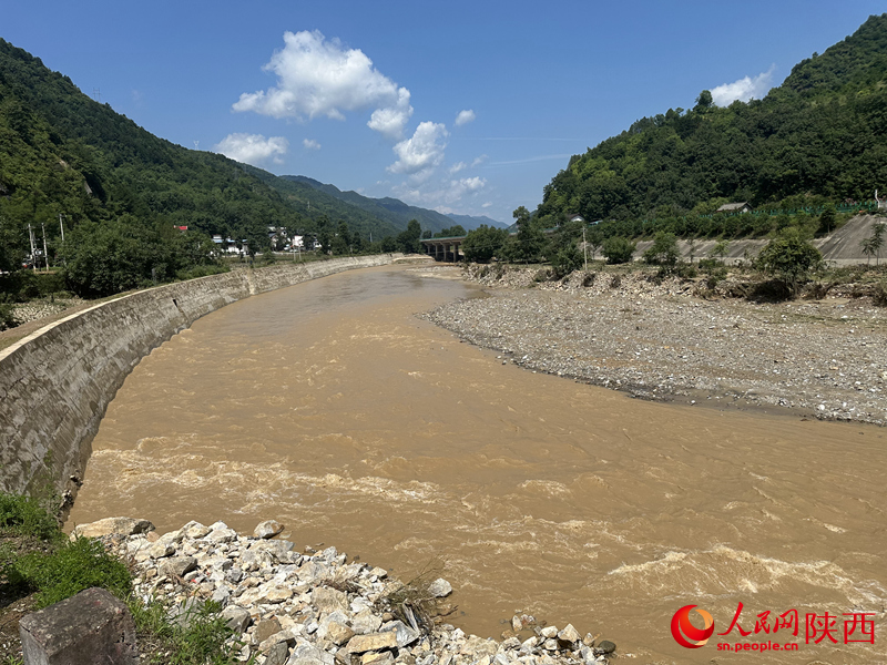 7月21日，記者在現(xiàn)場看到，水位已大幅下降。人民網(wǎng)記者 李志強(qiáng)攝