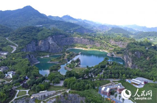 由廢棄礦山改建成的銅鑼山礦山公園。人民網(wǎng)記者 劉祎攝